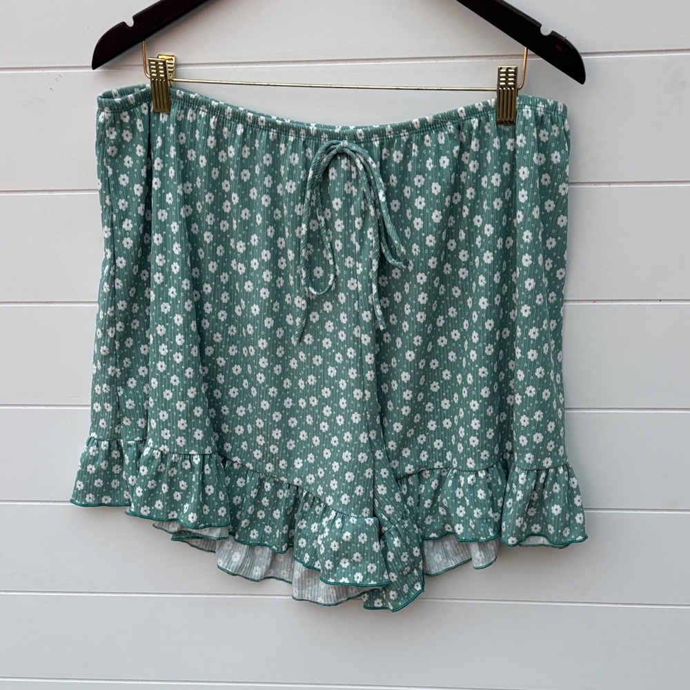 ODDY RUFFLE CASUAL SHORTS! Women’s 3X